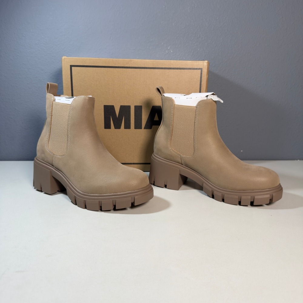 MIA Chelsea Boots Womens Size 8 Tan New Lugged Platform Block Heel Ankle Boot